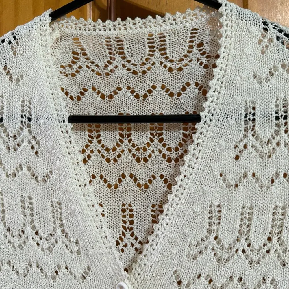 Beautiful vintage lace Cardigan Missing Size Tag! Measurements are a small! - Picture 4 of 4